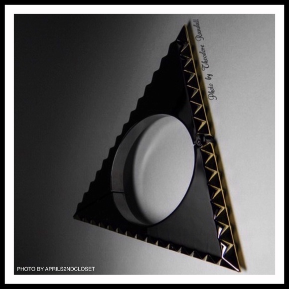 HOUSE OF HARLOW STATEMENT CUFF - Picture 4 of 8